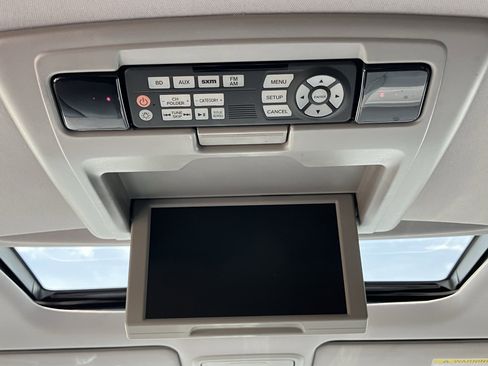Used 2017 Honda Pilot Elite image 32