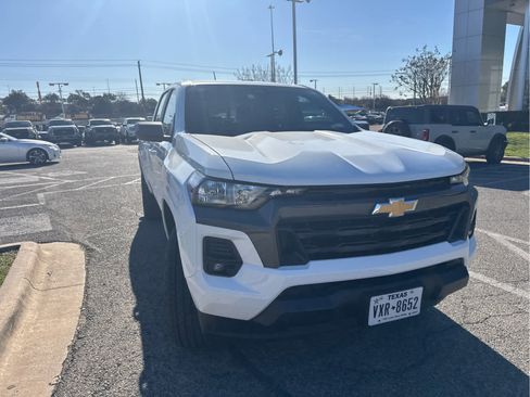 Used 2024 Chevrolet Colorado LT w/ LT Convenience Package image 2