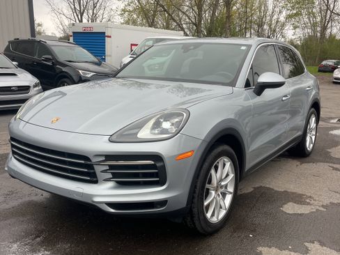 Used 2021 Porsche Cayenne AWD/4WD image 1