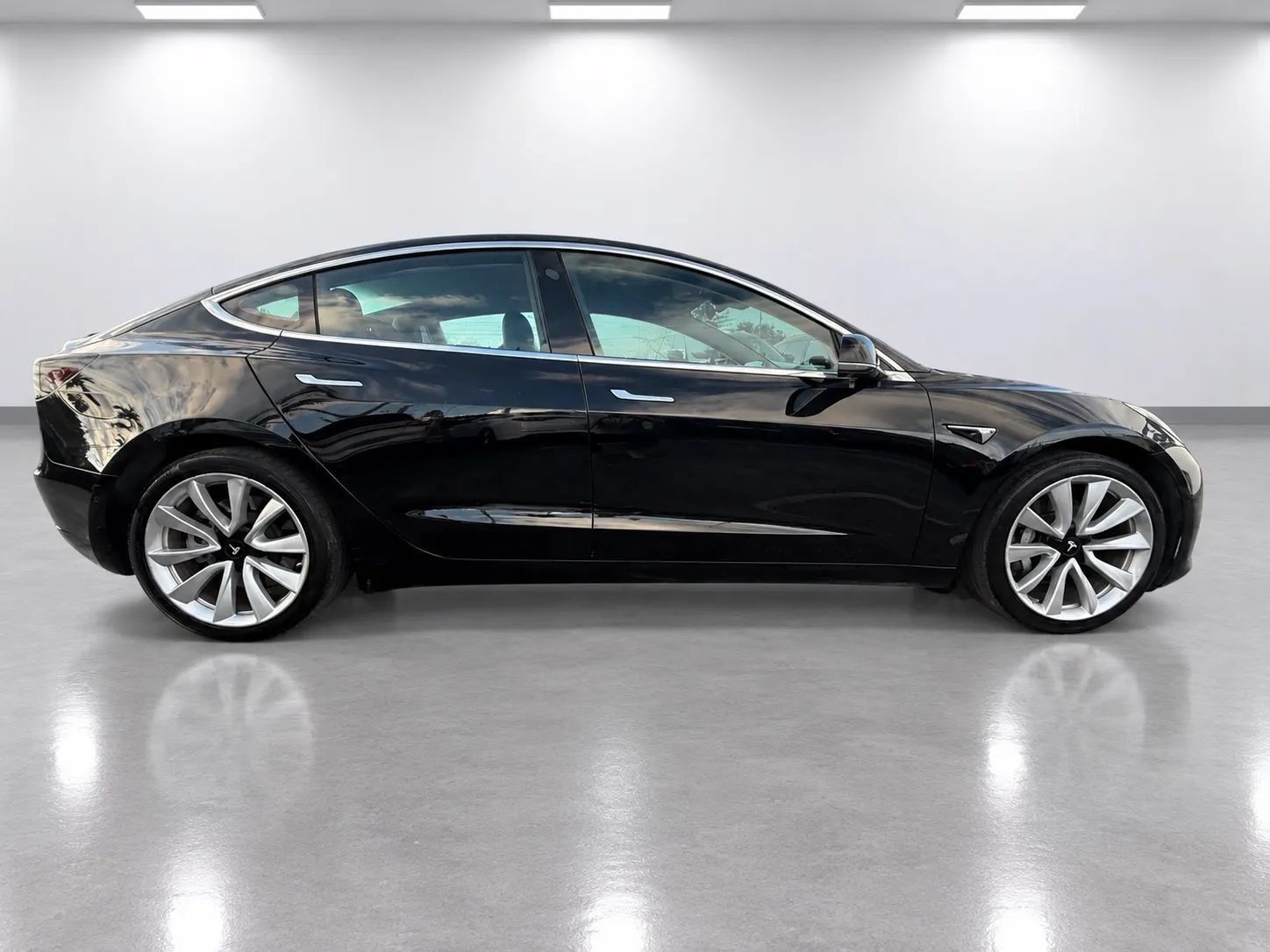 Used 2018 Tesla Model 3 Mid Range RWD image 4