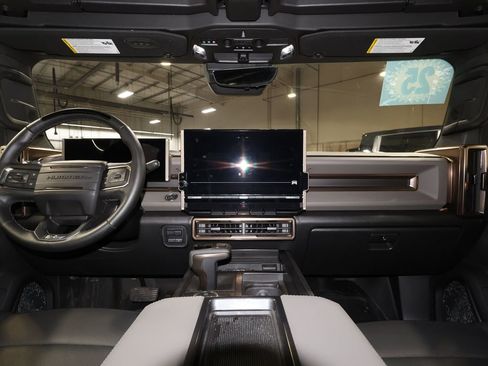 Certified 2025 GMC Hummer EV 2X image 29