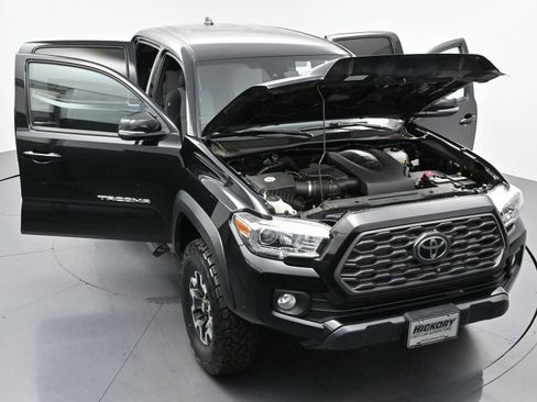 Used 2020 Toyota Tacoma TRD Off-Road AWD/4WD image 42