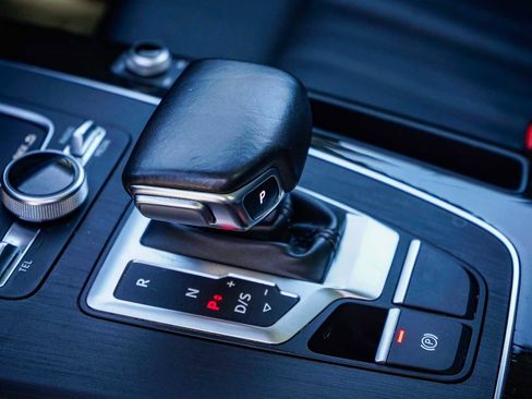 Used 2020 Audi Q5 2.0T Premium Plus w/ Premium Plus Package image 24