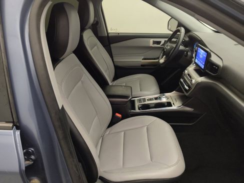 Used 2021 Ford Explorer XLT w/ Equipment Group 202A RWD image 21
