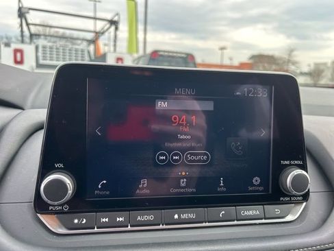 Used 2025 Nissan Rogue SV image 22