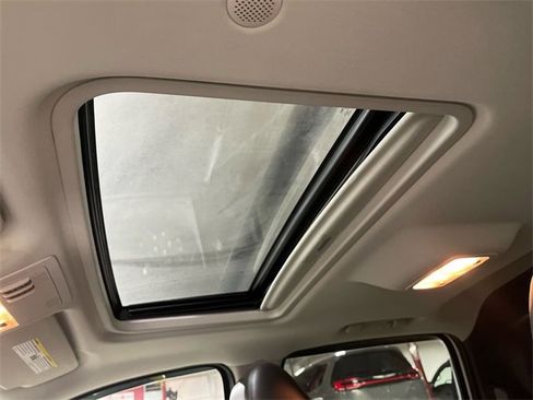 Used 2011 Chevrolet Avalanche LTZ image 22