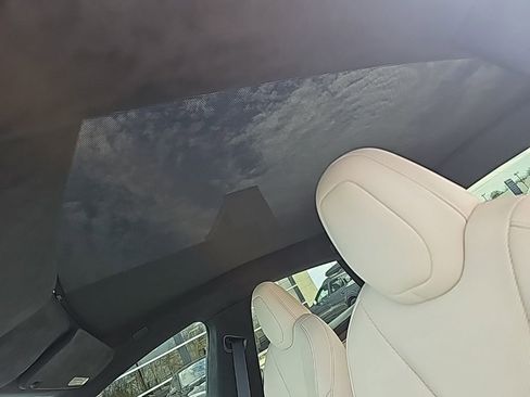 Used 2024 Tesla Model S image 10