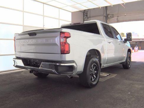 Used 2021 Chevrolet Silverado 1500 LT AWD/4WD image 4