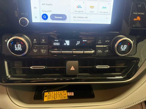 Certified 2024 Toyota Highlander XLE AWD/4WD image 34