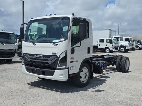 New 2026 Isuzu NPR RWD image 2