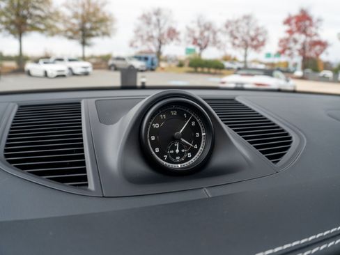 Used 2022 Porsche Macan image 26