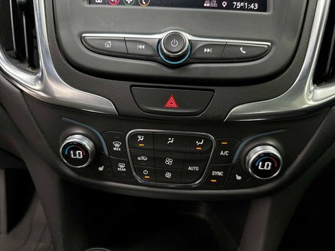 Used 2021 Chevrolet Equinox LT image 23