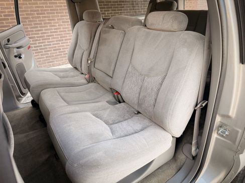 Used 2006 Chevrolet Suburban LS w/ Smart Select Package image 12