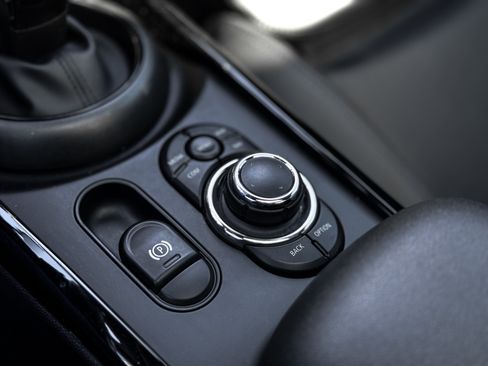 Used 2022 MINI Cooper Clubman S w/ Premium Package image 17