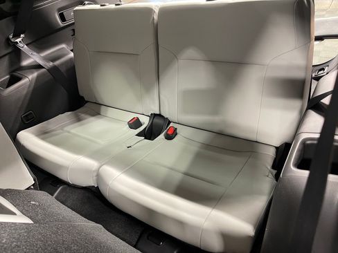 New 2025 Mitsubishi Outlander SE image 27