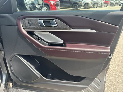 Certified 2025 Ford Explorer Platinum RWD image 23