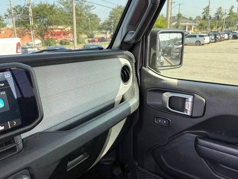 Used 2024 Jeep Gladiator Sport AWD/4WD image 23