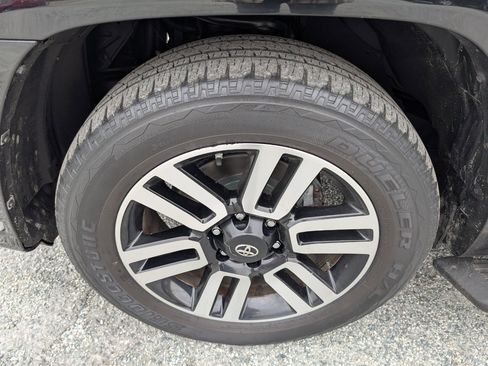 Used 2015 Toyota 4Runner Limited image 9