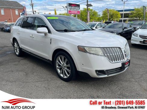 Used 2010 Lincoln MKT AWD image 1