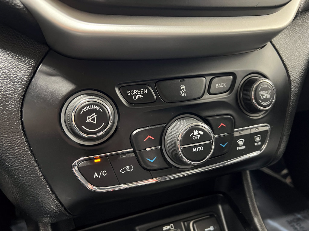 Used 2014 Jeep Cherokee Latitude FWD image 26
