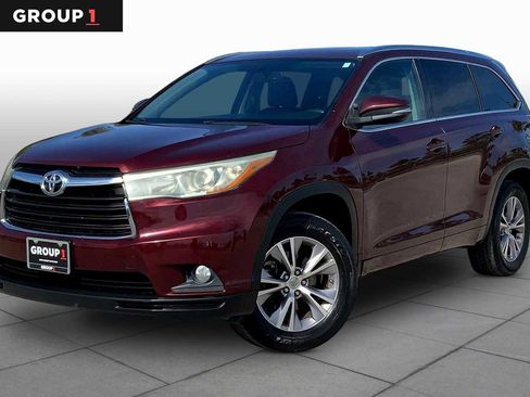 Used 2015 Toyota Highlander XLE image 1