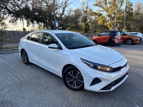 Used 2023 Kia Forte LXS FWD image 5