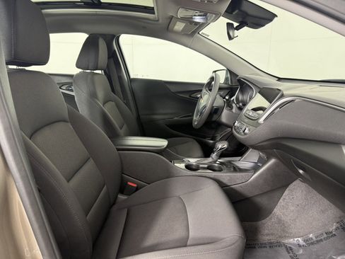 Used 2024 Chevrolet Malibu LT FWD image 9
