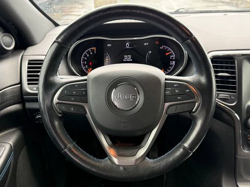 Used 2020 Jeep Grand Cherokee Laredo AWD/4WD image 9