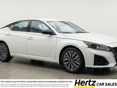 Used 2025 Nissan Altima 2.5 SV image 1