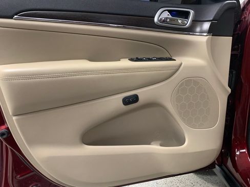 Used 2018 Jeep Grand Cherokee Limited RWD image 15
