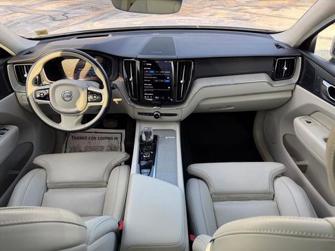 Used 2023 Volvo XC60 T8 Ultimate w/ Climate Package image 11
