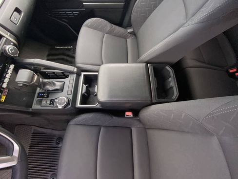 Certified 2025 Toyota Tacoma SR5 AWD/4WD image 20