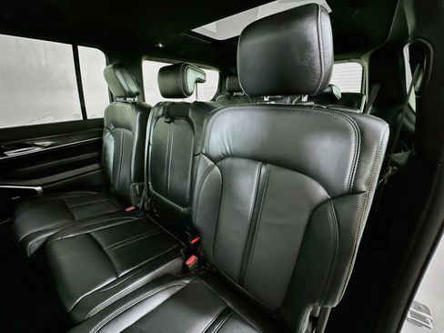 Used 2022 Jeep Wagoneer Series III w/ Premium Group I AWD/4WD image 25