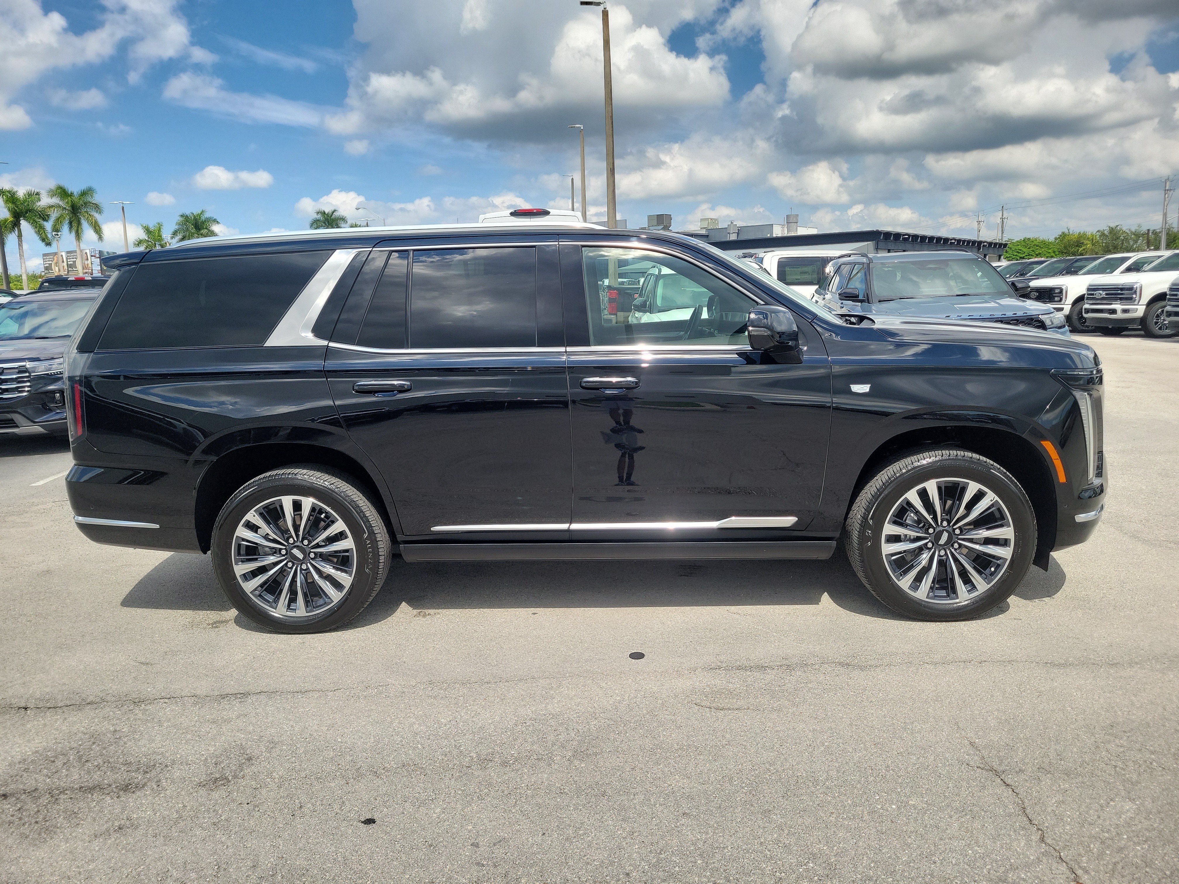 Used 2025 Cadillac Escalade Premium Luxury w/ Touring Package AWD/4WD image 4