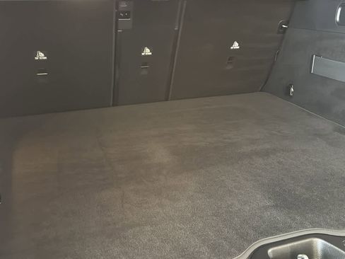 Used 2025 Mercedes-Benz GLC 300 4MATIC image 31