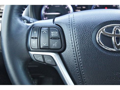 Used 2017 Toyota Highlander Limited image 19