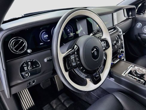 Used 2025 Rolls-Royce Cullinan AWD/4WD image 12