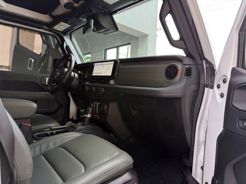 Used 2024 Jeep Gladiator Mojave image 31