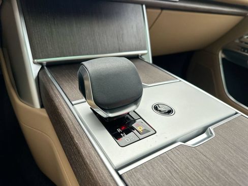 Certified 2025 Land Rover Range Rover SE AWD/4WD image 11