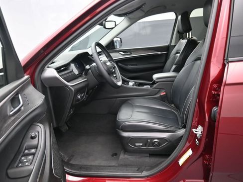 Used 2022 Jeep Grand Cherokee Limited image 17