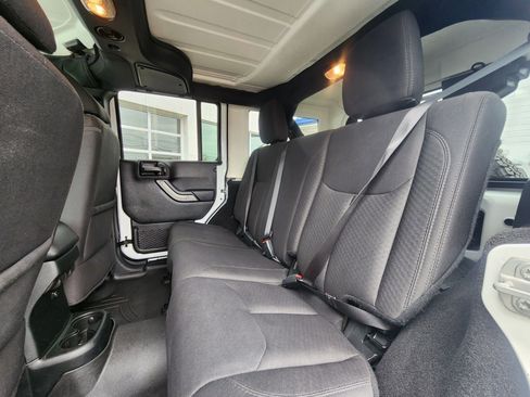 Used 2018 Jeep Wrangler Unlimited Sport S image 37