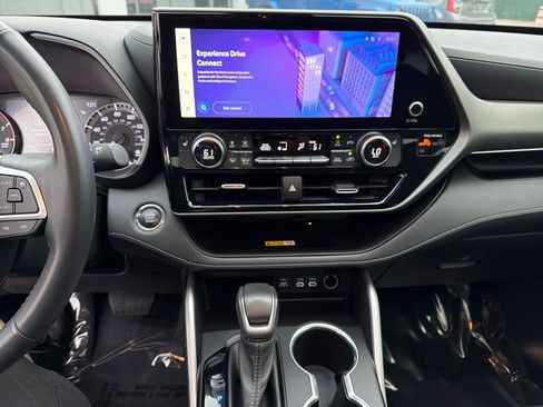 Used 2023 Toyota Highlander L image 25