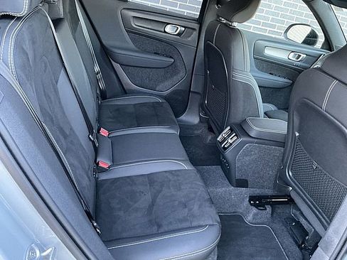 Certified 2025 Volvo XC40 B5 Plus image 19