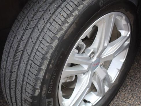 Used 2022 GMC Terrain SLE w/ Driver Convenience Package FWD image 12