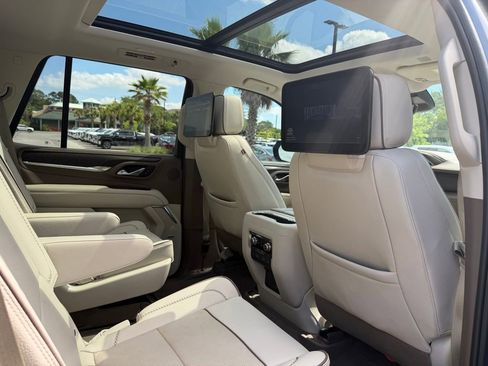 Used 2023 GMC Yukon Denali w/ Advanced Technology Package AWD/4WD image 23