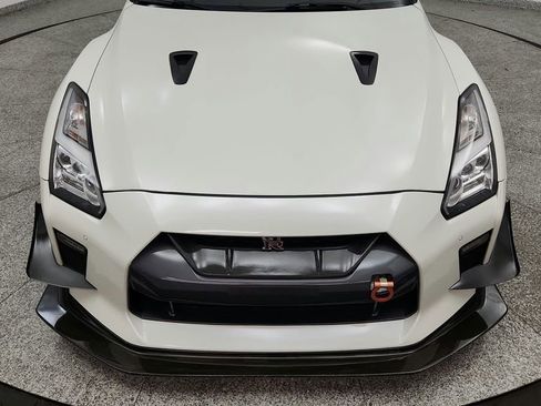 Used 2017 Nissan GT-R Premium w/ Premium Interior Package AWD/4WD image 12