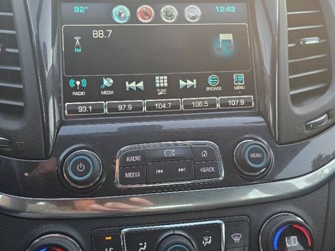 Used 2018 Chevrolet Impala LT FWD image 12