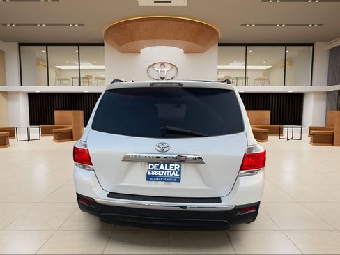 Used 2013 Toyota Highlander Plus FWD image 5