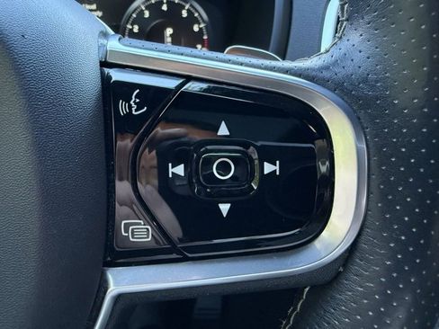 Used 2016 Volvo XC90 T6 R-Design w/ Vision Package image 9