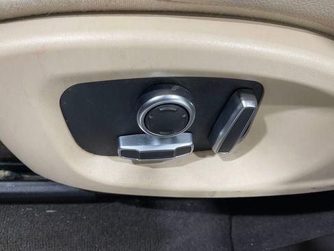 Used 2019 Jaguar F-PACE Prestige image 18